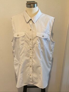 NWT. Eddie Bauer White Sleeveless Button-Front Utility Shirt